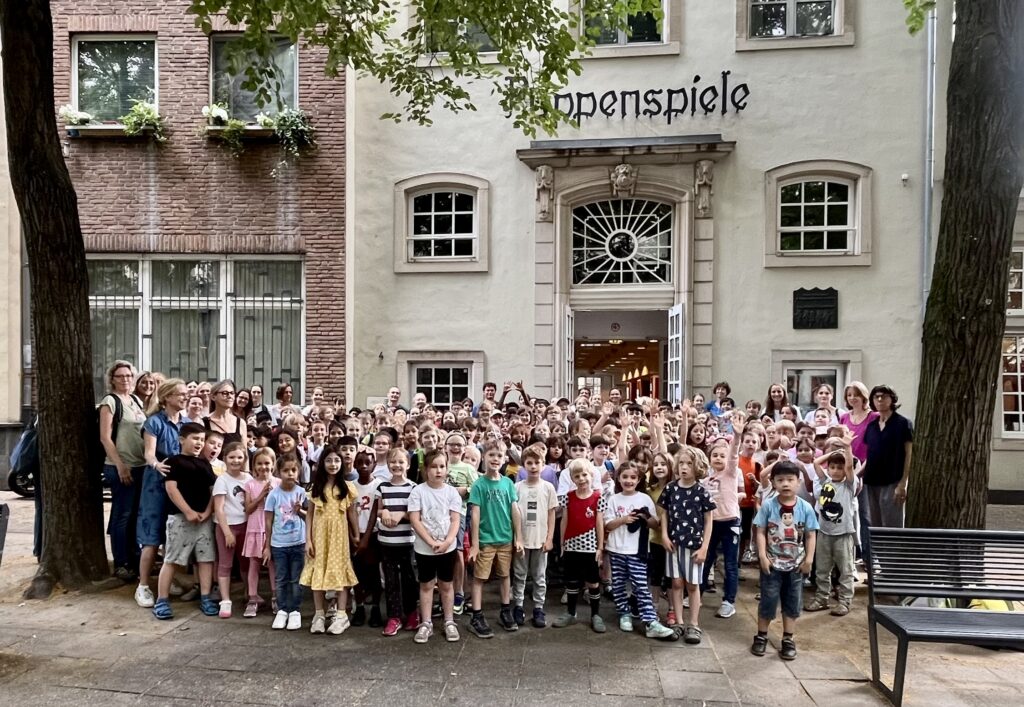 Mit der ganzen Schule ins Theater – und gemeinsam auf den Mond!